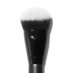 Smooth Swipe Foundation Brush