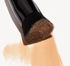 Triangular Buffing Foundation Brush